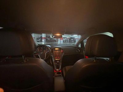 Usado Opel Astra 131 HP (96 kW) 2013 Sedan