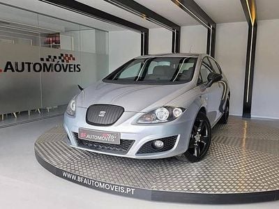 Usado Seat Leon Sport 105 HP (77 kW) 2011 Cinzento Citadino