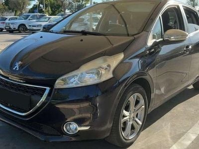 Azul Usado 2015 Peugeot 208 Style Citadino | € 8.400 (Preço justo)