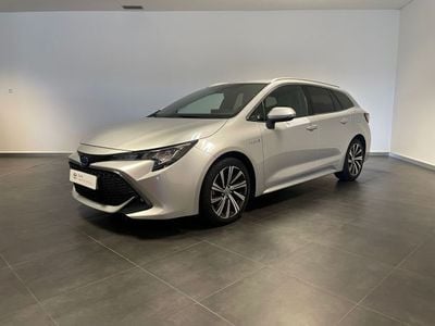Cinza perola (metalizado) Usado 2021 Toyota Corolla Comfort Carrinha | € 27.750 (Preço elevado)