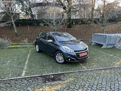 Cinza Usado 2016 Peugeot 208 Citadino | € 9.500 (Preço elevado)