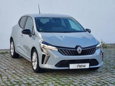 Cinza Usado 2024 Renault Clio V Evolution | € 17.950 (Preço justo)