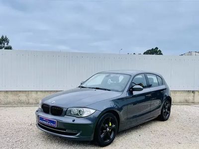 Usado BMW 123 Sport Line 204 HP (150 kW) 2007 Cinzento platina Citadino