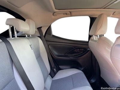 Preto Usado 2024 Toyota Yaris Hybrid Luxury | € 27.750 (Caro)