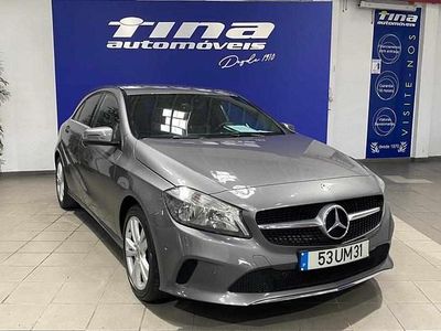 Cinzento Usado 2018 Mercedes A180 Citadino | € 18.800 (Caro)