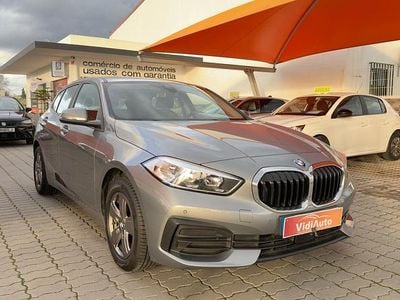 Cinza Usado 2021 BMW 116 Advantage Citadino | € 23.800 (Preço justo)
