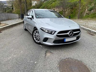 Usado Mercedes A180 116 HP (85 kW) 2018 Cinzento Citadino