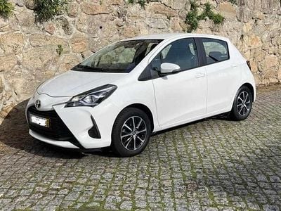 Branco Usado 2019 Toyota Yaris Comfort Citadino | € 13.750 (Preço justo)