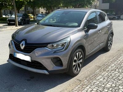 Cinzento Usado 2023 Renault Captur Engineered SUV | € 24.450 (Preço elevado)
