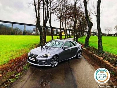Usado Lexus IS300h Sport Line 223 HP (164 kW) 2015 Cinza Sedan