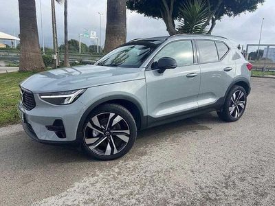 Usado Volvo XC40 163 HP (119 kW) 2025 Prateado SUV