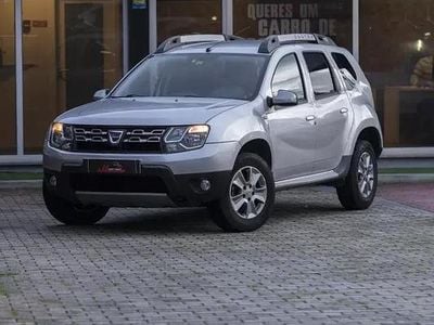 Usado Dacia Duster Comfort 85 HP (62 kW) 2015 Cinza prata SUV