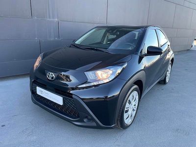 Usado Toyota Aygo X X-play 72 HP (52 kW) 2024 Preto (pintura metalizada) SUV