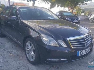 Preto Usado 2011 Mercedes E220 Sedan | € 14.990 (Preço justo)