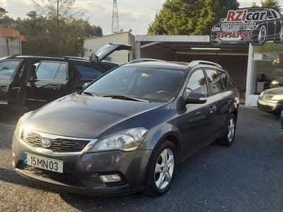 Cinza Usado 2011 Kia Ceed EX Citadino | € 4.900 (Preço justo)