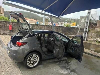Usado Opel Astra 136 HP (100 kW) 2015 Cinzento Citadino