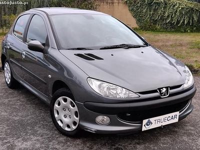 Cinza Usado 2009 Peugeot 206 Citadino | € 6.750 (Preço justo)
