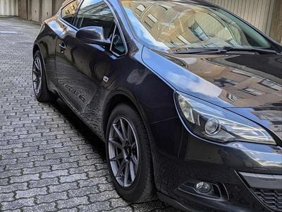 Usado Opel Astra 136 HP (100 kW) 2014 Preto Citadino