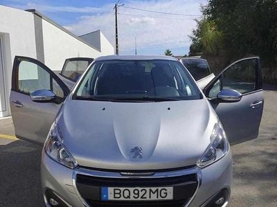 Cinzento Usado 2017 Peugeot 208 Citadino | € 9.200 (Preço justo)