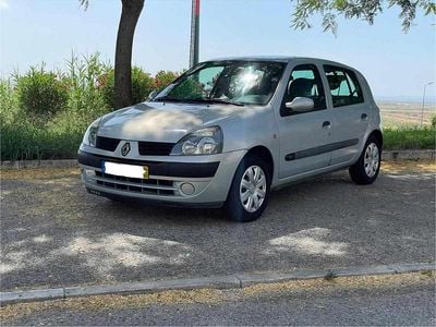 Cinzento Usado 2004 Renault Clio II Citadino | € 3.200 (Preço justo)