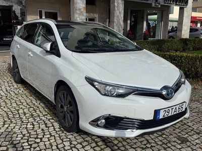 Branco Usado 2017 Toyota Auris Hybrid Carrinha | € 14.500