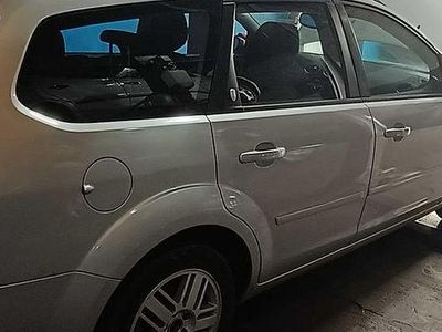 Usado 2005 Ford Focus Sedan | € 4.300 (Caro)