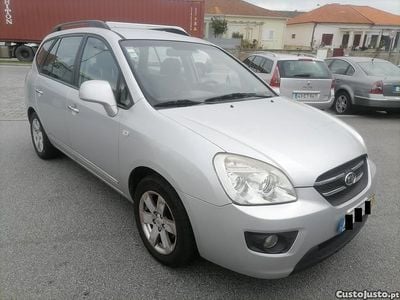 Cinza Usado 2009 Kia Carens Monovolume | € 5.990