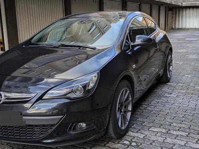 Usado Opel Astra 136 HP (100 kW) 2014 Preto Citadino