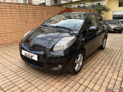 usado Toyota Yaris 1.0i Terra Portas