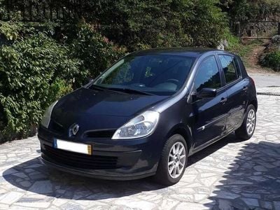 Usado Renault Clio III Dynamique 70 HP (51 kW) 2006 Sedan