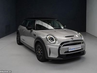 Cinza Usado 2023 Mini Cooper SE Essential Citadino | € 22.490 (Preço justo)