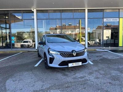 Cinzento Usado 2024 Renault Clio V | € 23.900 (Caro)