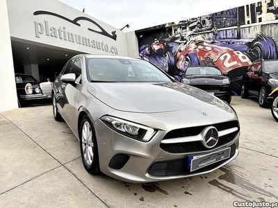 Cinza Usado 2019 Mercedes A200 Progressive Citadino | € 24.950
