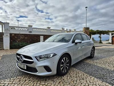Cinzento Usado 2021 Mercedes A180 Style | € 24.900 (Preço justo)