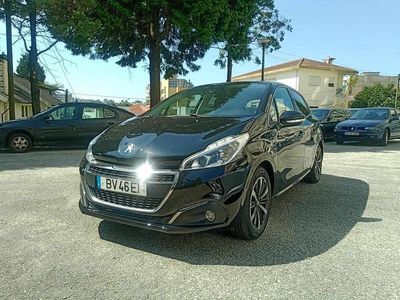 Preto Usado 2018 Peugeot 208 Citadino | € 12.000 (Preço justo)