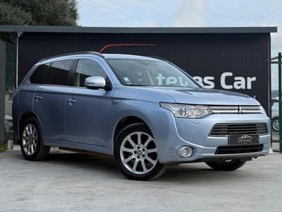 Usado Mitsubishi Outlander P-HEV Instyle 203 HP (149 kW) 2014 Azul SUV