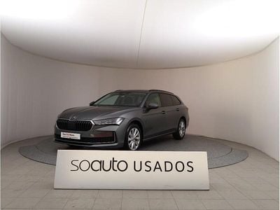 Usado Skoda Superb 150 HP (110 kW) 2024 Cinzento escuro metalizado Carrinha
