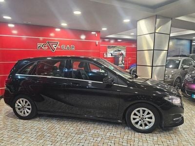Usado Mercedes B180 Style 116 HP (85 kW) 2018 Preto Monovolume