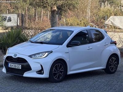 Usado Toyota Yaris Hybrid 115 HP (84 kW) 2021 Branco