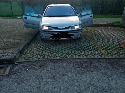 Usado Renault Laguna 107 HP (78 kW) 1999 Sedan