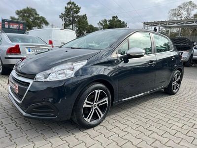 Cinza Usado 2016 Peugeot 208 Active Citadino | € 11.999 (Caro)