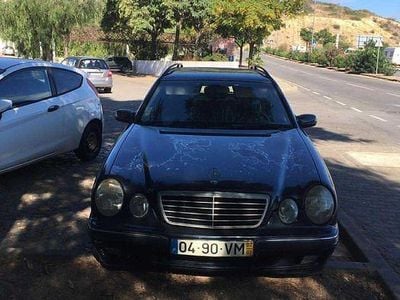 Usado 2002 Mercedes E220 Sedan | € 2.000