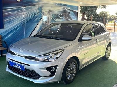 Usado Kia Rio 84 HP (61 kW) 2022 Cinzento