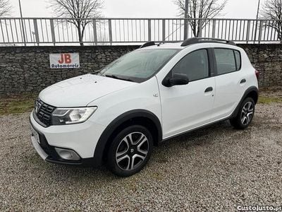 Usado Dacia Sandero Stepway 90 HP (66 kW) 2018 Branco SUV