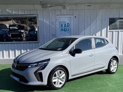 Cinzento Usado 2025 Renault Clio V Evolution Sedan | € 19.990 (Preço justo)