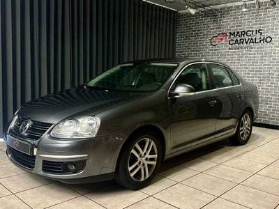 Cinzento Usado 2009 VW Jetta Sedan | € 7.750 (Preço elevado)