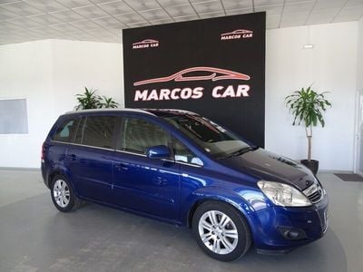 Azul Usado 2010 Opel Zafira Monovolume | € 9.900