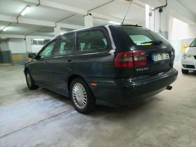 Usado 1997 Volvo V40 Sedan | € 1.700
