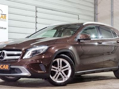 Castanho Usado 2015 Mercedes GLA200 Urban SUV | € 21.500