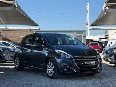 Cinza Usado 2016 Peugeot 208 Citadino | € 11.900